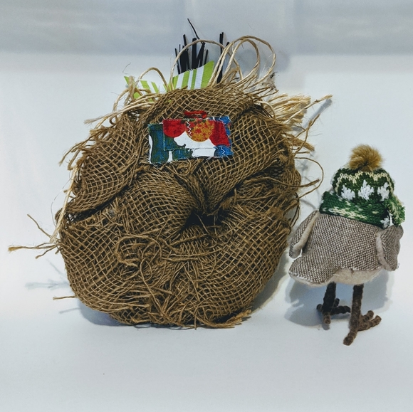 Burlap Wreath with Winter Bird - Picture 4 of 5